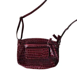 La Diva Elegant Crocodile-Embossed Burgundy Shoulder Bag